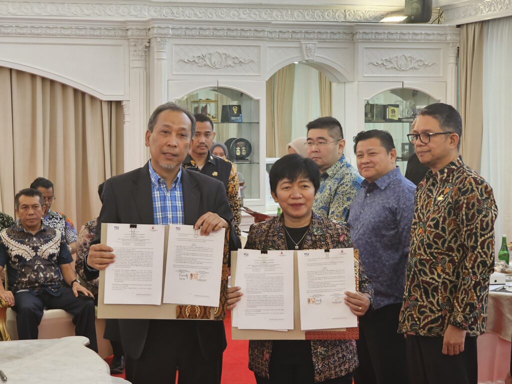 Dirut PT.IKI Diana Rosa dan Plt.Dirut PT.SCI Machmud Achmad